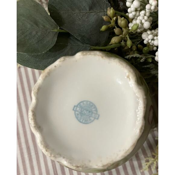 Vintage Bassett Limoges Austria porcelain creamer, pink/green floral pattern - Picture 6 of 6